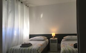Studios Lora Rm 860