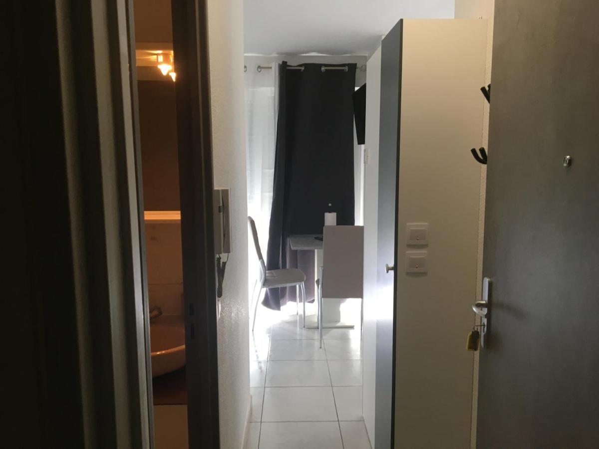 Studios Lora Rm 860 Saint-Louis  Exterior foto