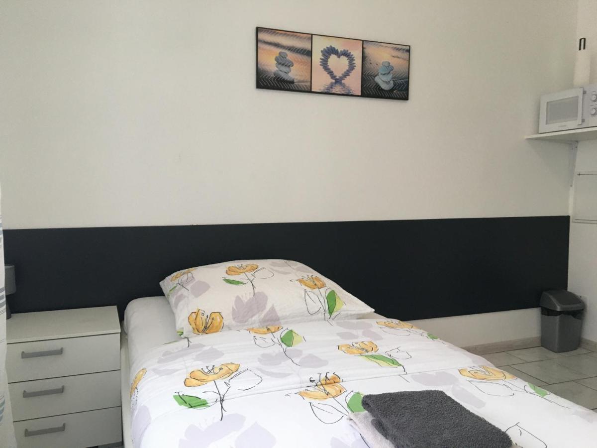 Studios Lora Rm 860 Saint-Louis  Exterior foto